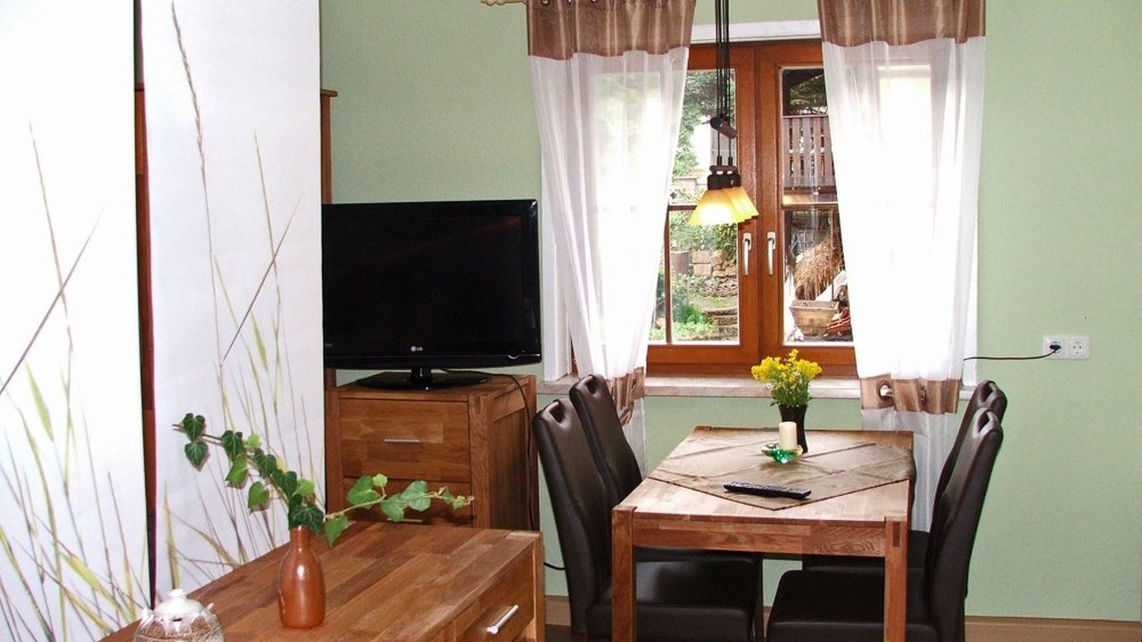 Ferienwohnung 3: Essbereich im Wohn-/Schlafzimmer Ferienwohnung 3: Essbereich im Wohn-/Schlafzimmer